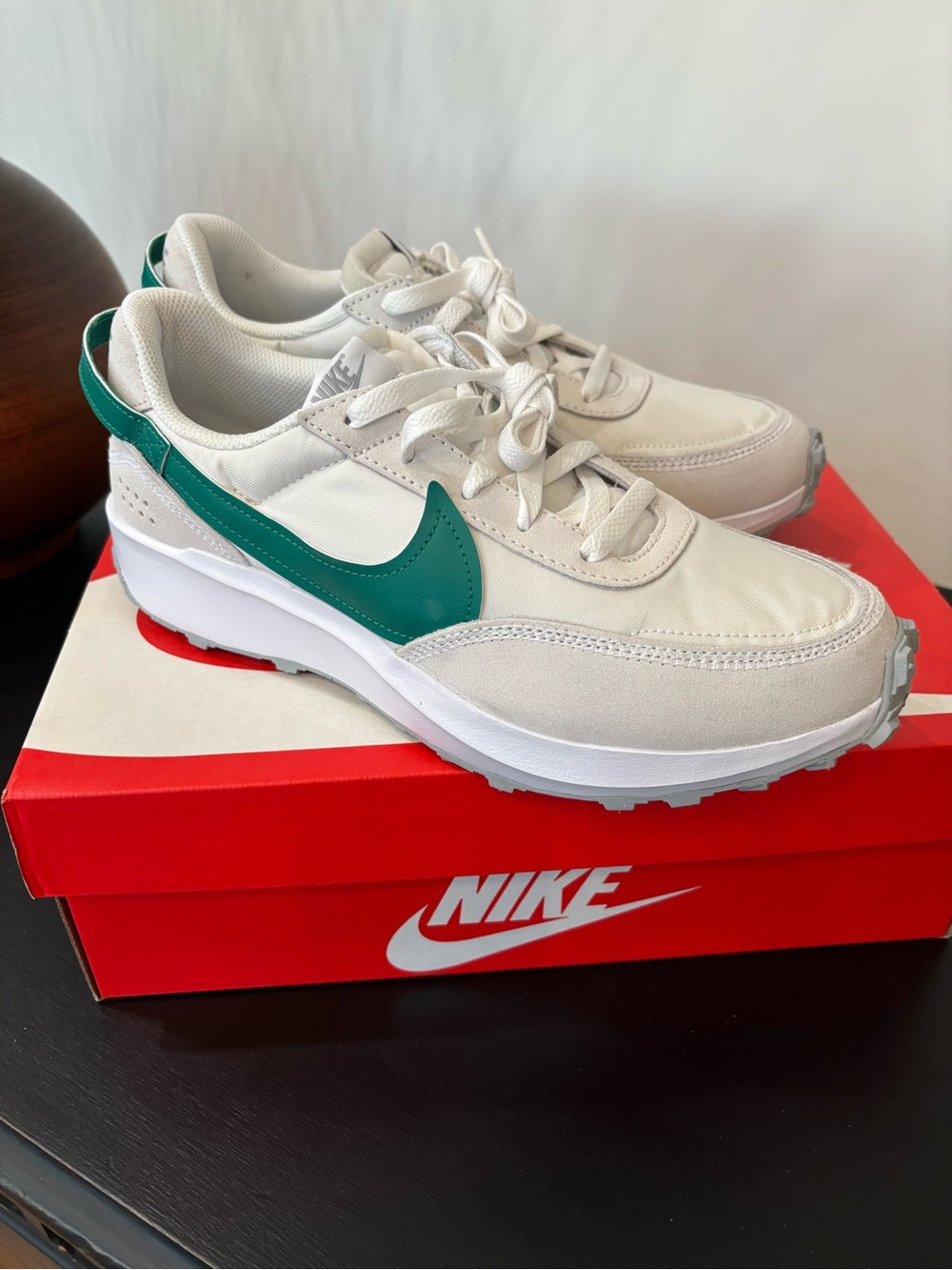 Nike Women’s Waffle Debut Sneakers, Green Swoosh, Retro, Low Cut, Modern, 10